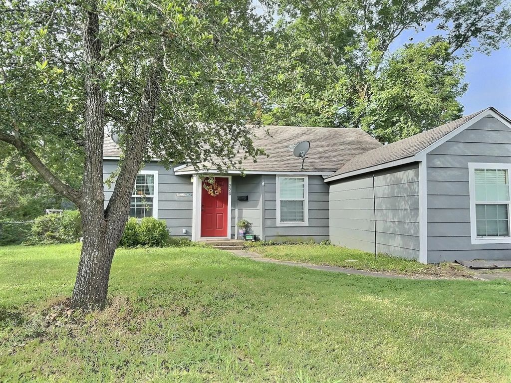 220 E Evans Avenue, Bonham