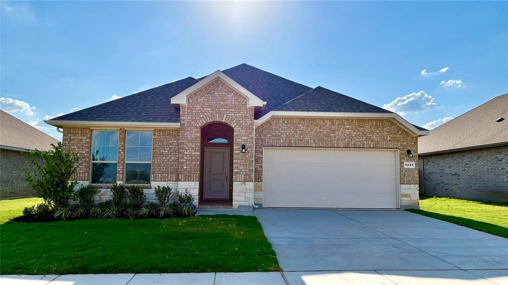 1225 Beltway Lane, Granbury