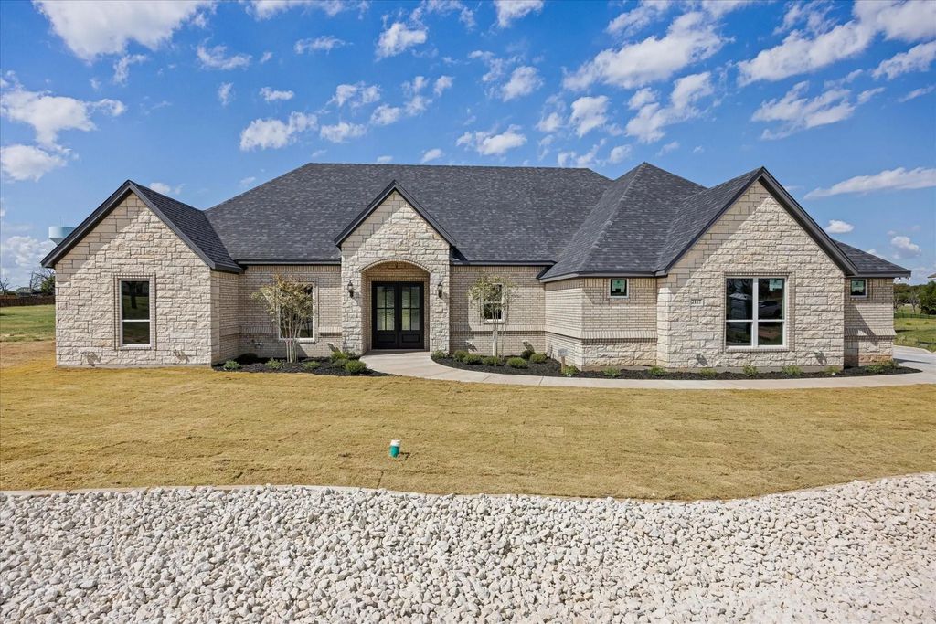 2117 Middlewood Circle, Granbury