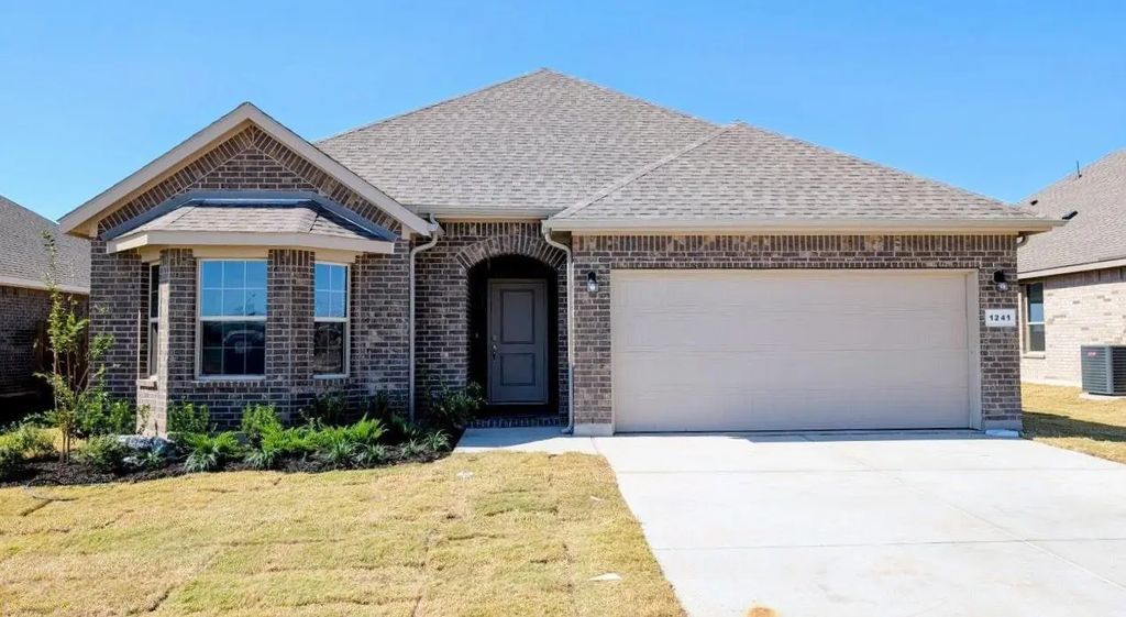 1241 Beltway Lane, Granbury