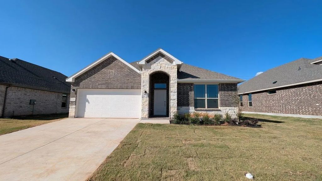 1324 Bristol Way, Granbury