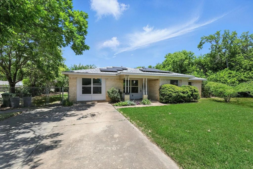 7717 Janetta Drive, North Richland Hills