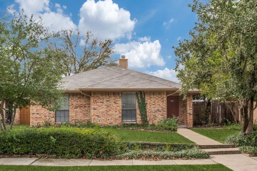 2118 Falcon Ridge Drive, Carrollton