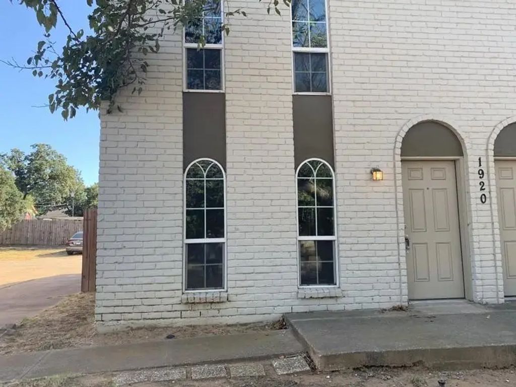 1920 W Sanford Street A, Arlington