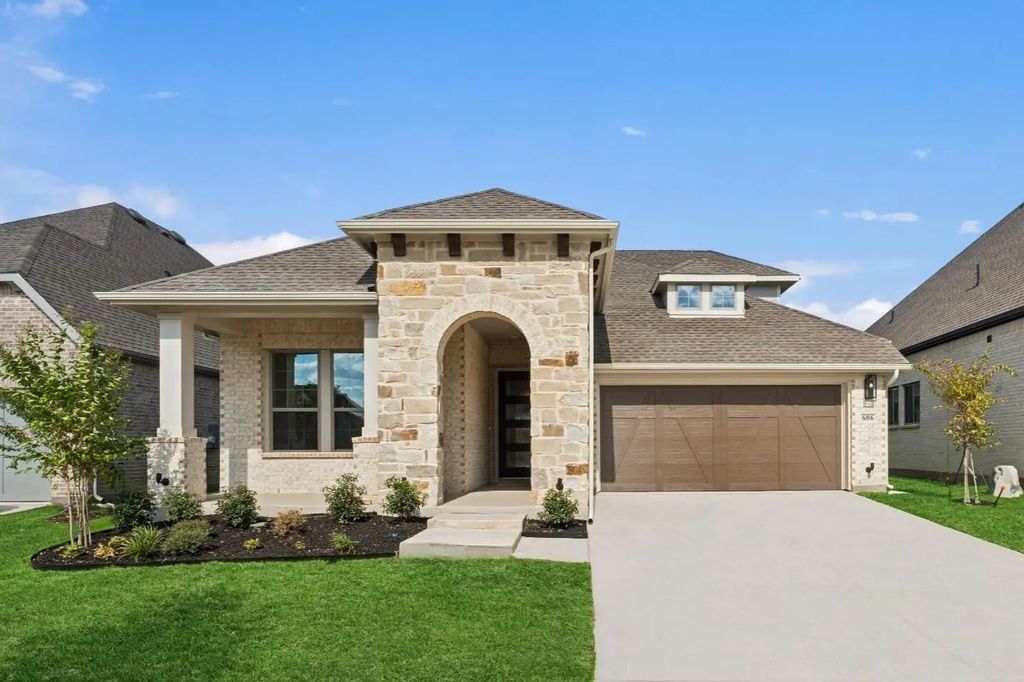 606 Long Trail, Mansfield