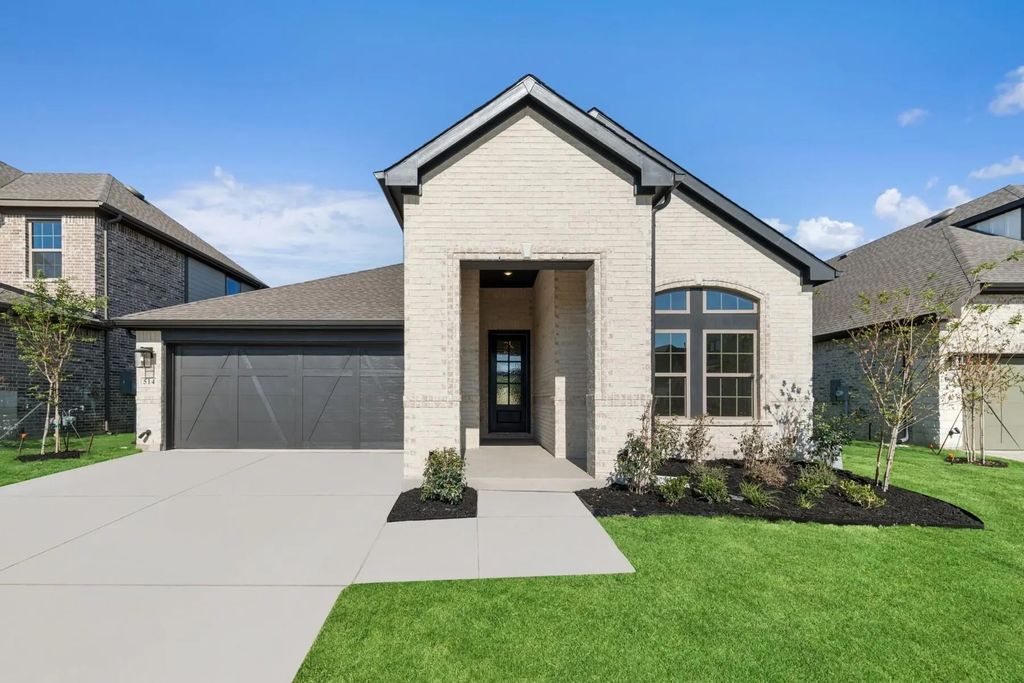 514 Long Trail, Mansfield