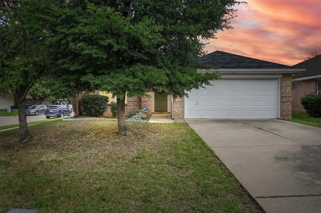 11824 Ponderosa Pine Drive, Fort Worth