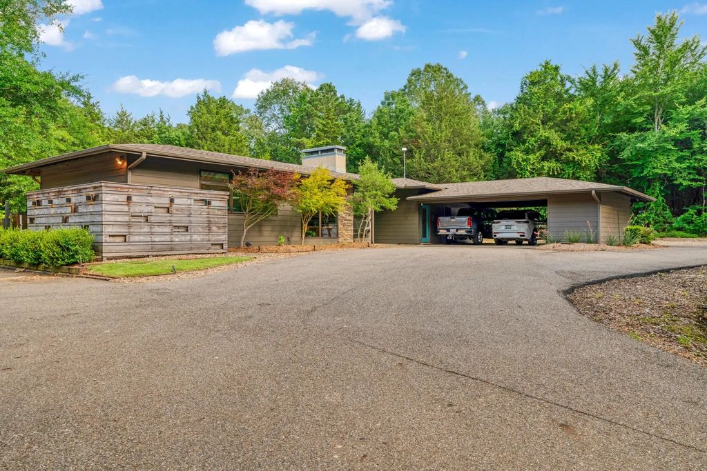 323 County Road 44200, Powderly