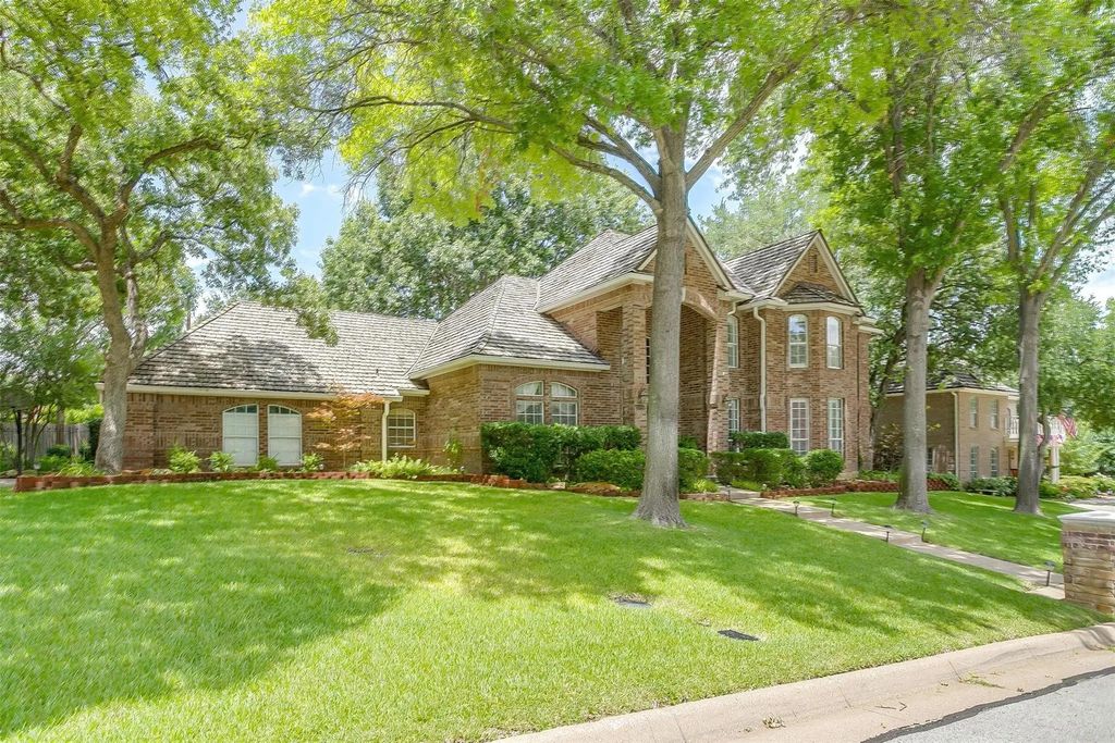 5004 Bridgewater Drive, Arlington