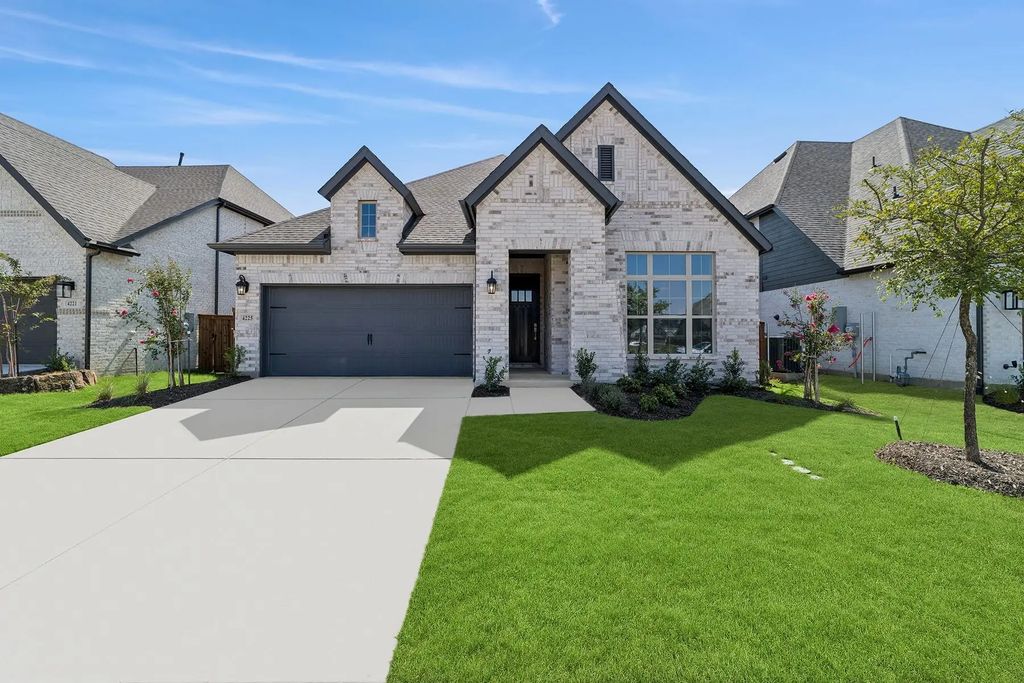 4225 Silver Spur Court, Aubrey
