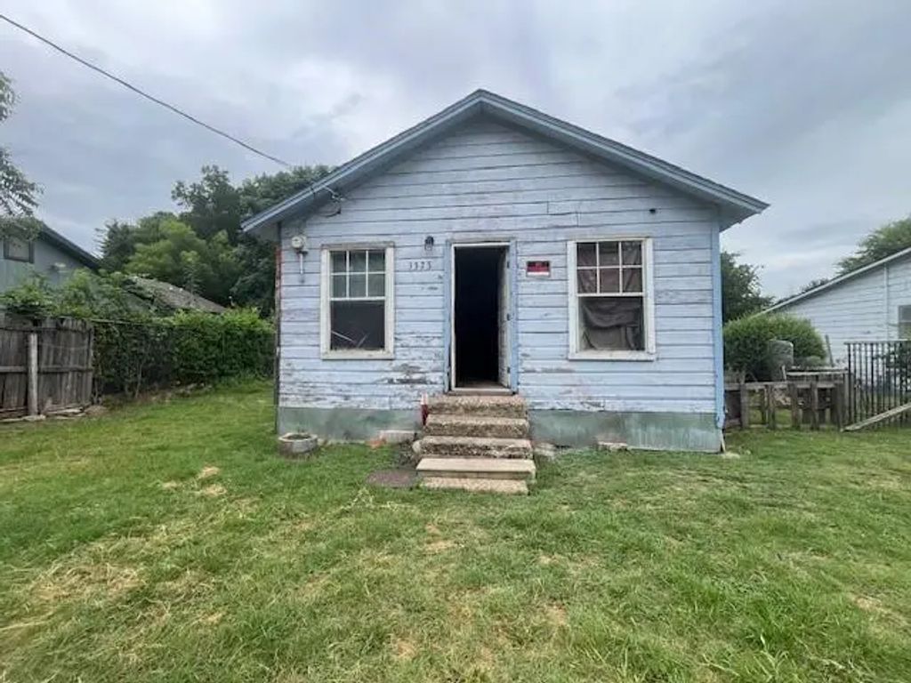 3323 Bataan Street, Dallas