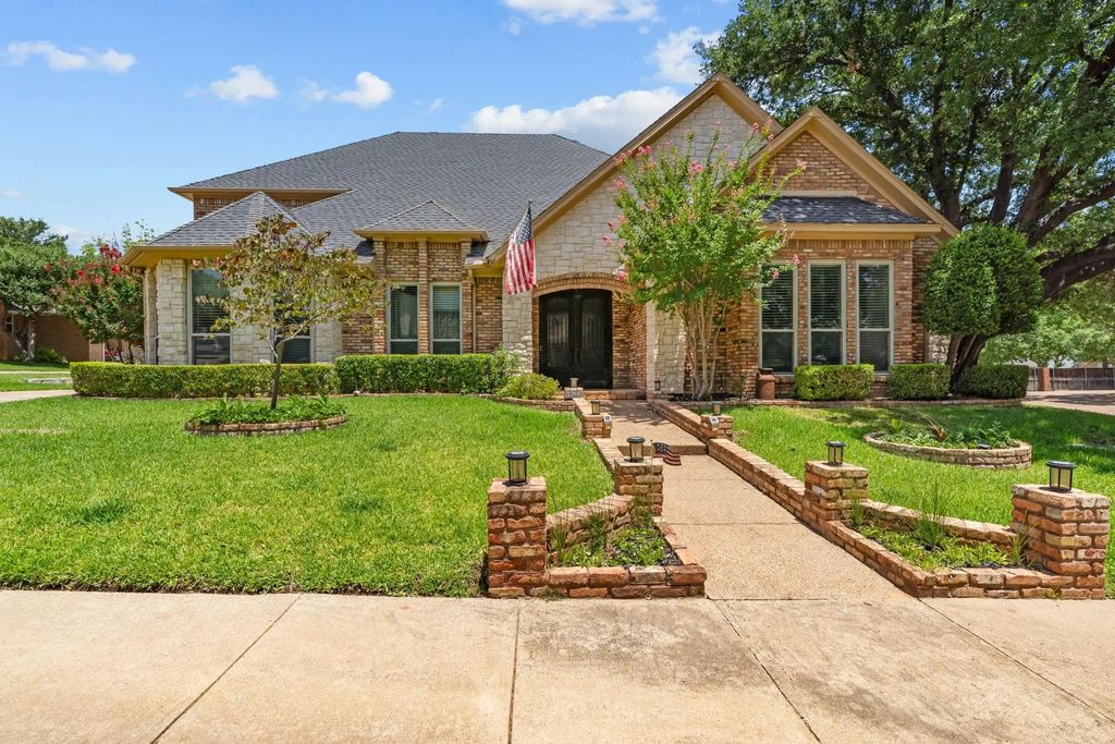 1209 Hillandale Court, Bedford