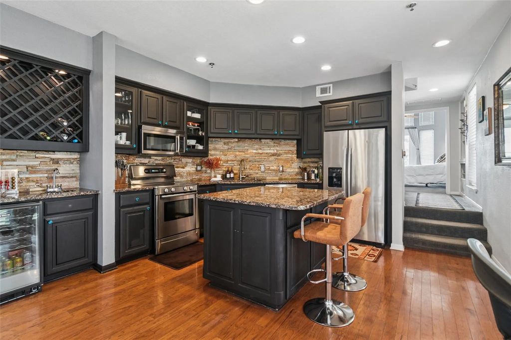 3235 Cole Avenue 85, Dallas