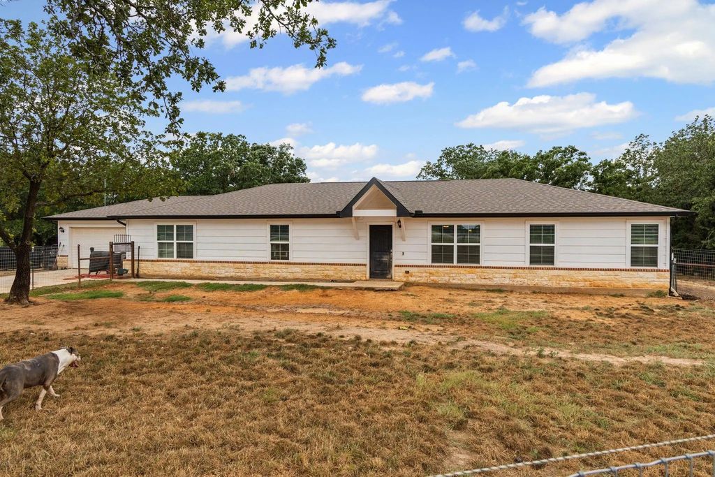 396 Wild Hill Oak Drive, Springtown