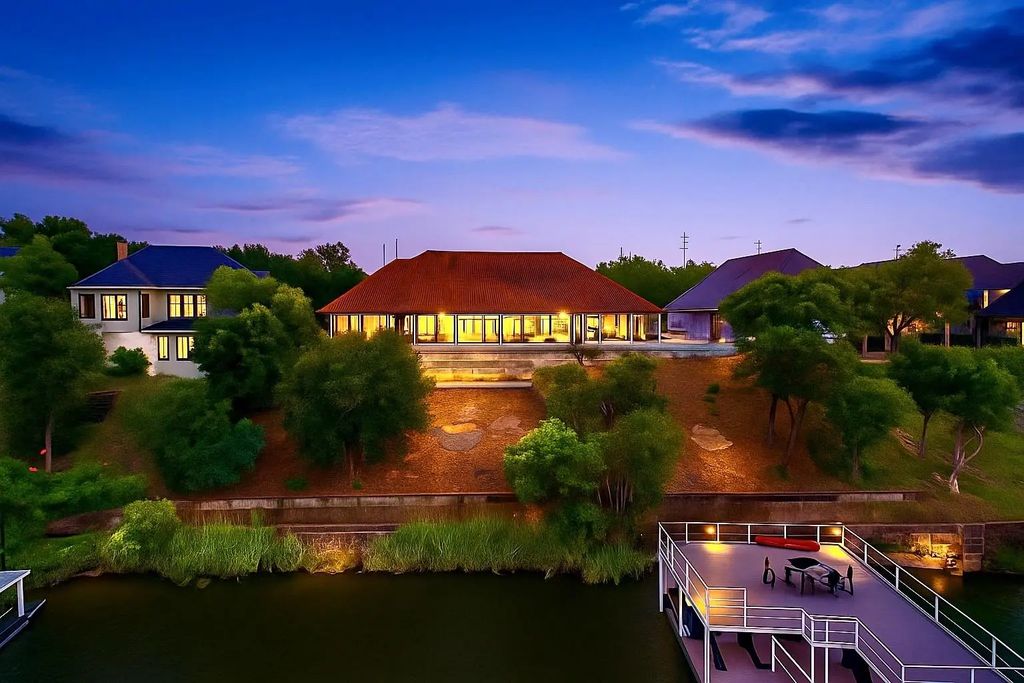 7004 Stone Bluff Court, Granbury