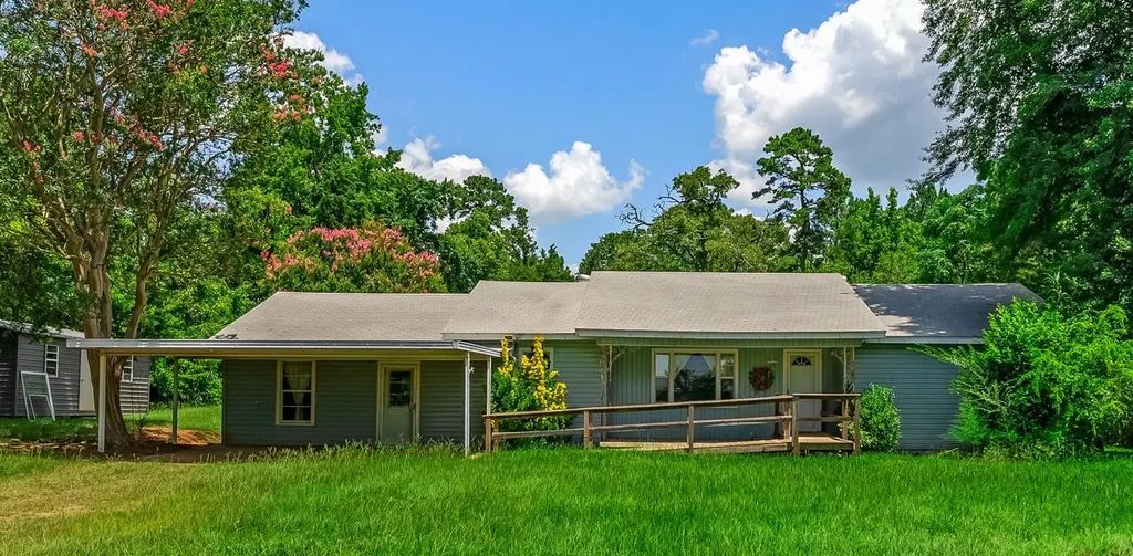 9008 Hosston Vivian Road, Vivian