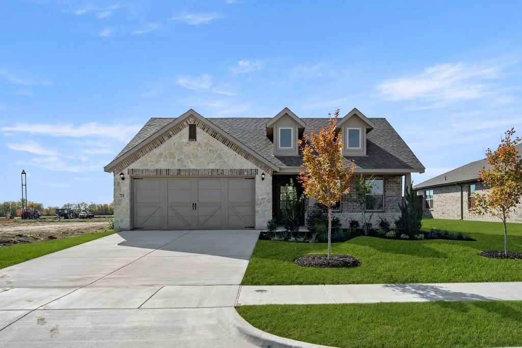 721 Scarlet Sage Drive, Waxahachie