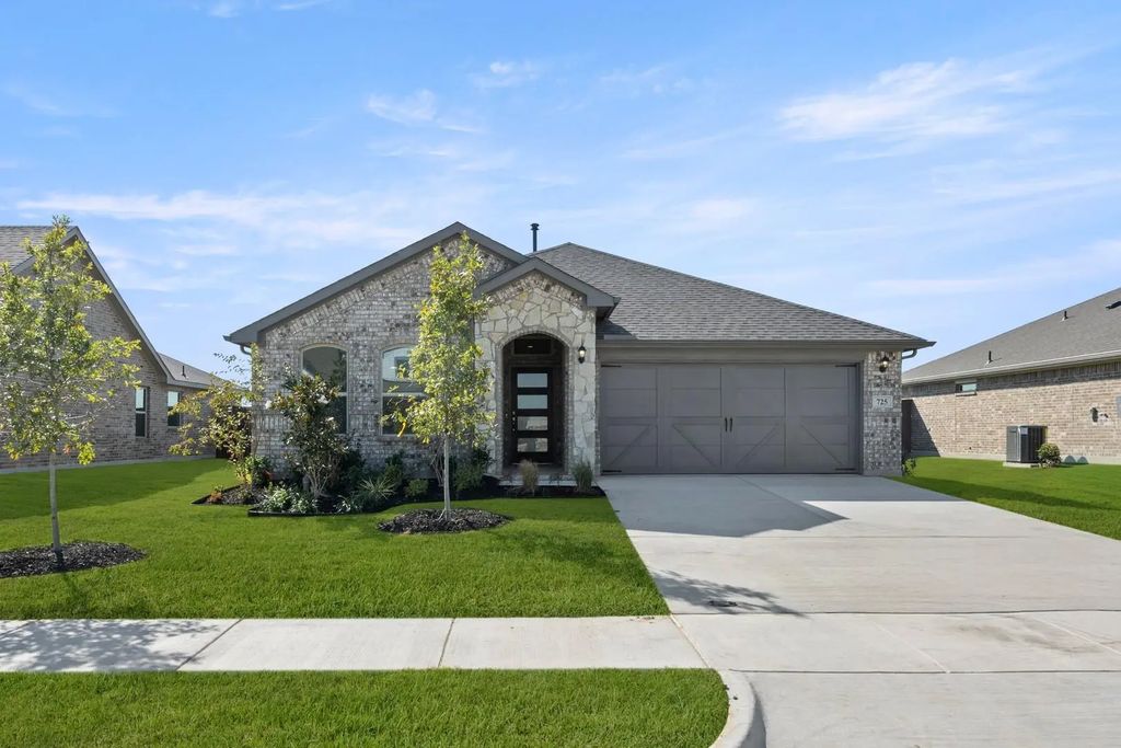 725 Scarlet Sage, Waxahachie