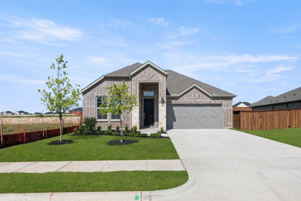 2239 Shady Elm, Midlothian