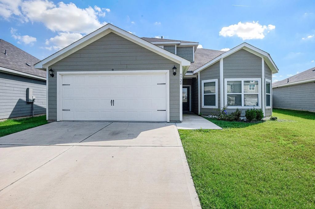 9720 Sierra Grande Drive, Fort Worth