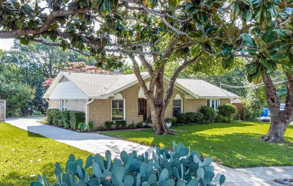 421 Valley Glen Place, Richardson