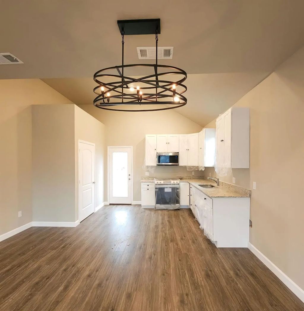 12358 Trinity Hill, Kemp
