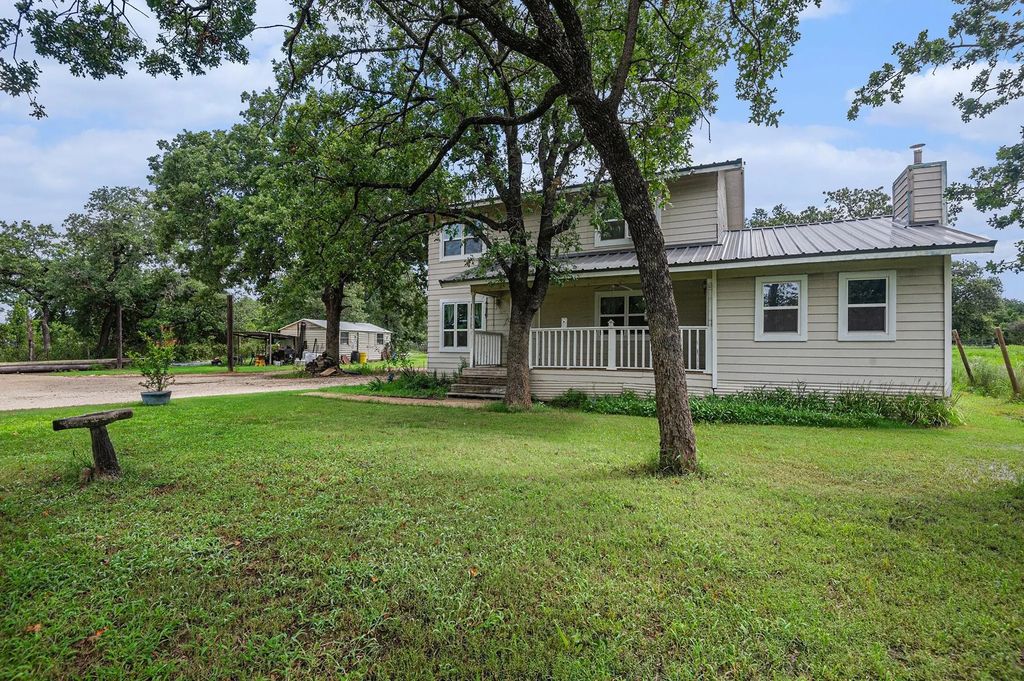 150 County 2110 Road, Whitney