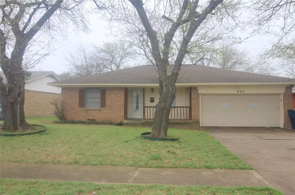 802 Sequoia Drive, Lancaster