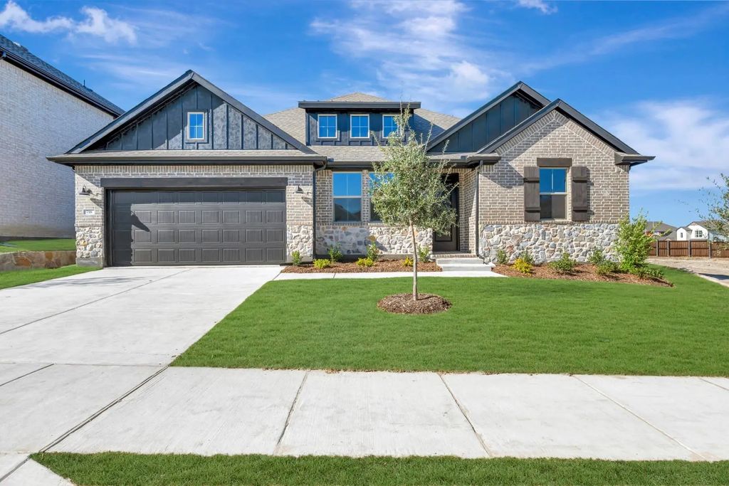 716 Emerald Heights, Lavon