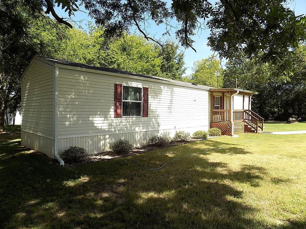 390 Grand Saline Street, Alba