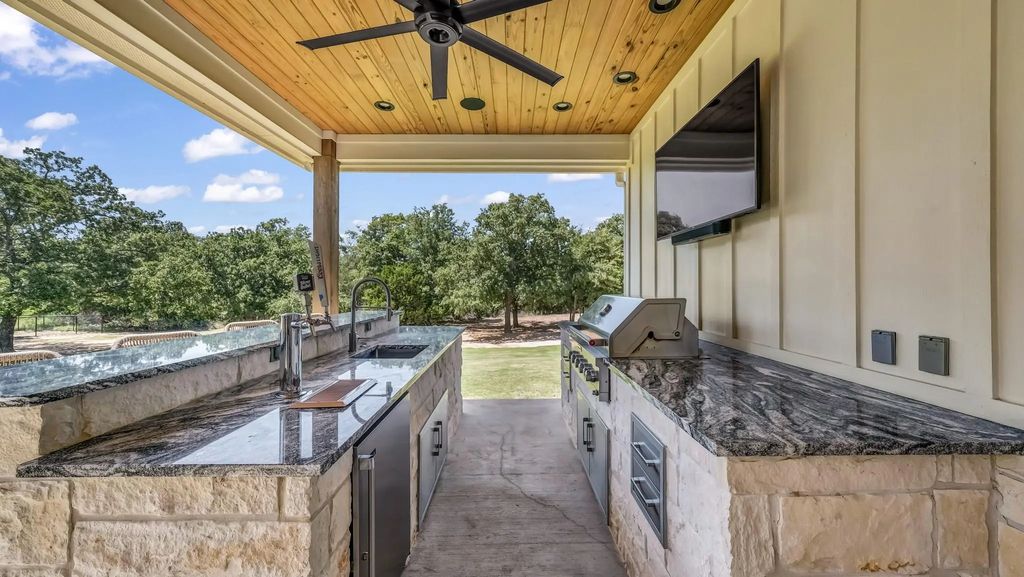 612 Latigo Court, Weatherford