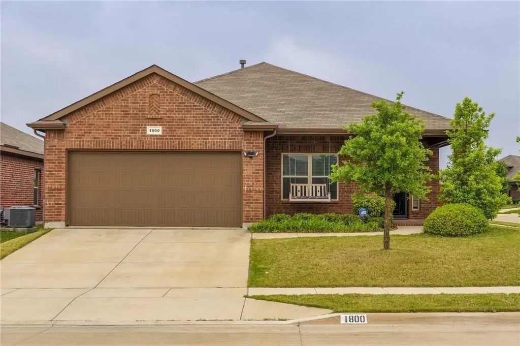 1800 Potrillo Lane, Fort Worth