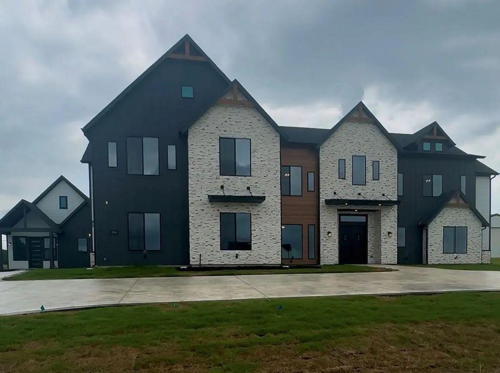3116 Congress Lane, Anna