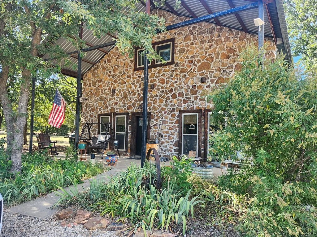 2722 County Road 156, Whitesboro