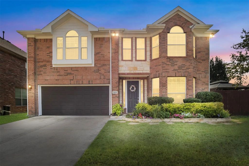 1900 Park Manor Court, Euless