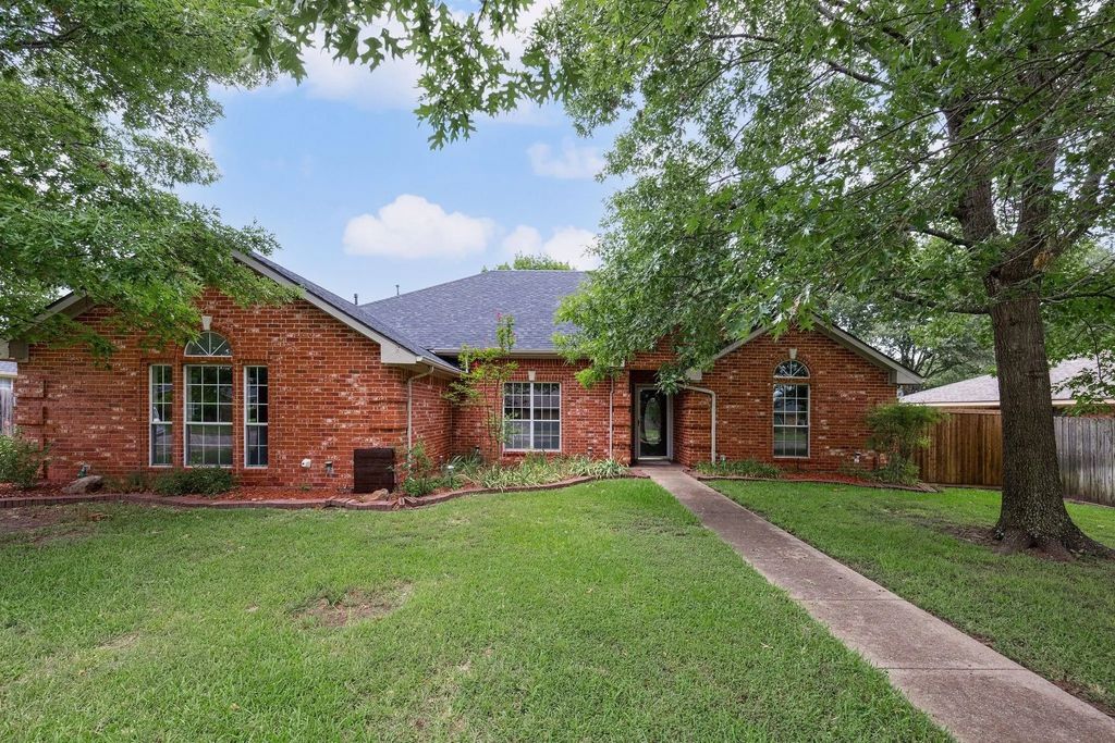 1102 Churchill Lane, Greenville
