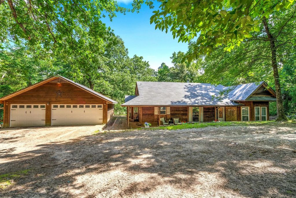 237 Saddleback Lane, Holly Lake Ranch