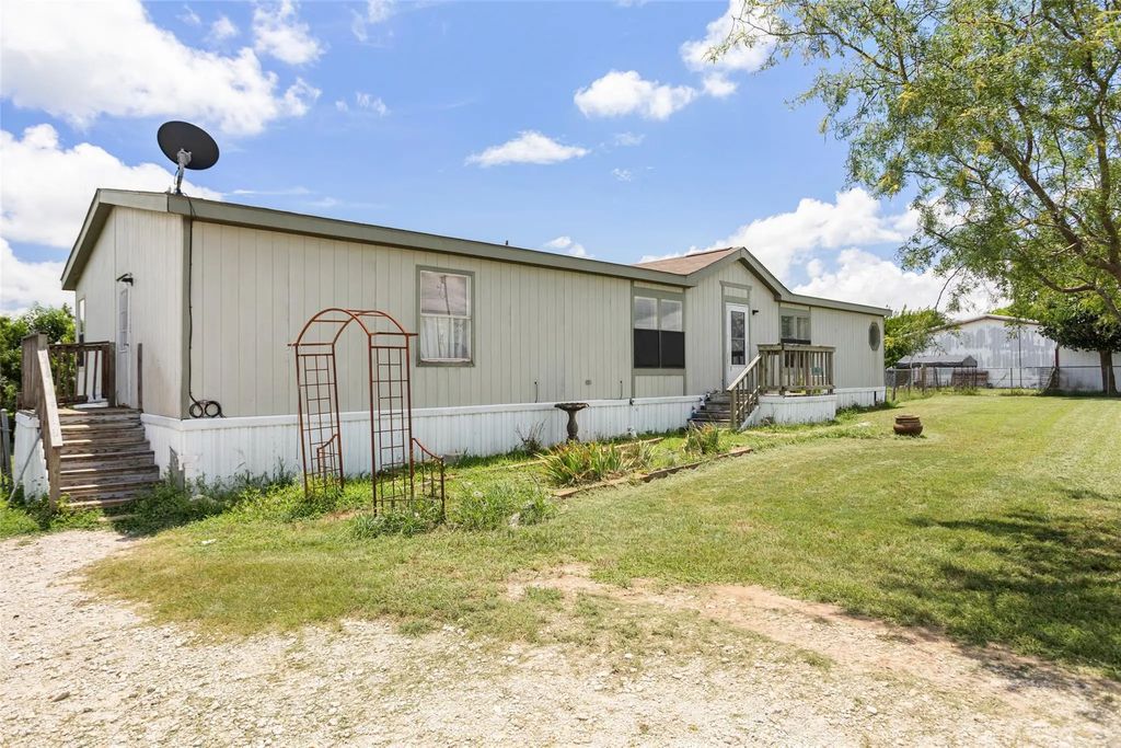 7901 County Road 1014, Joshua