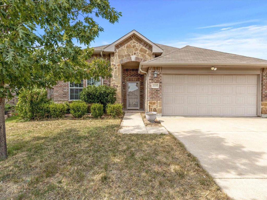 3209 Sadie Trail, Fort Worth
