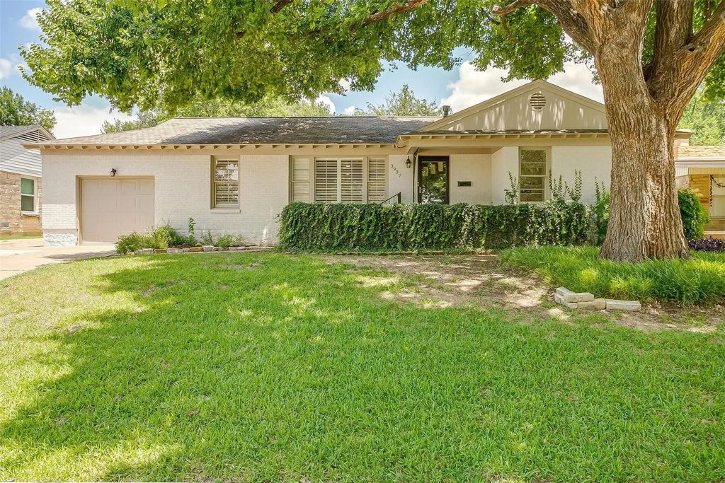 3937 Weyburn Drive, Fort Worth