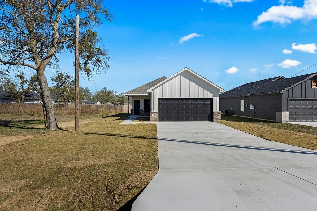 301 S Lamar Street, Itasca