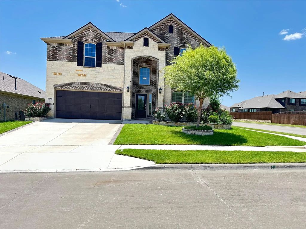 9273 Silver Dollar Drive, Fort Worth