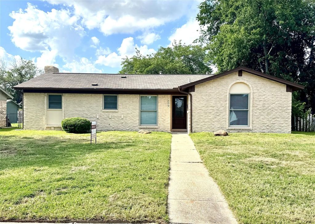 809 Milky Way, Garland