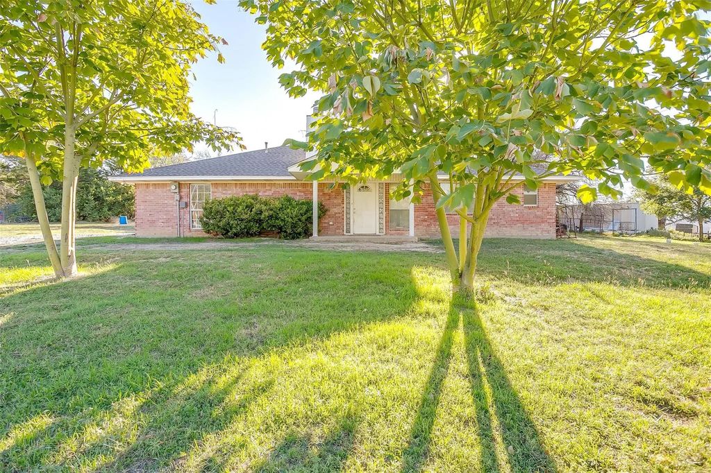 1907 Live Oak Circle, Azle