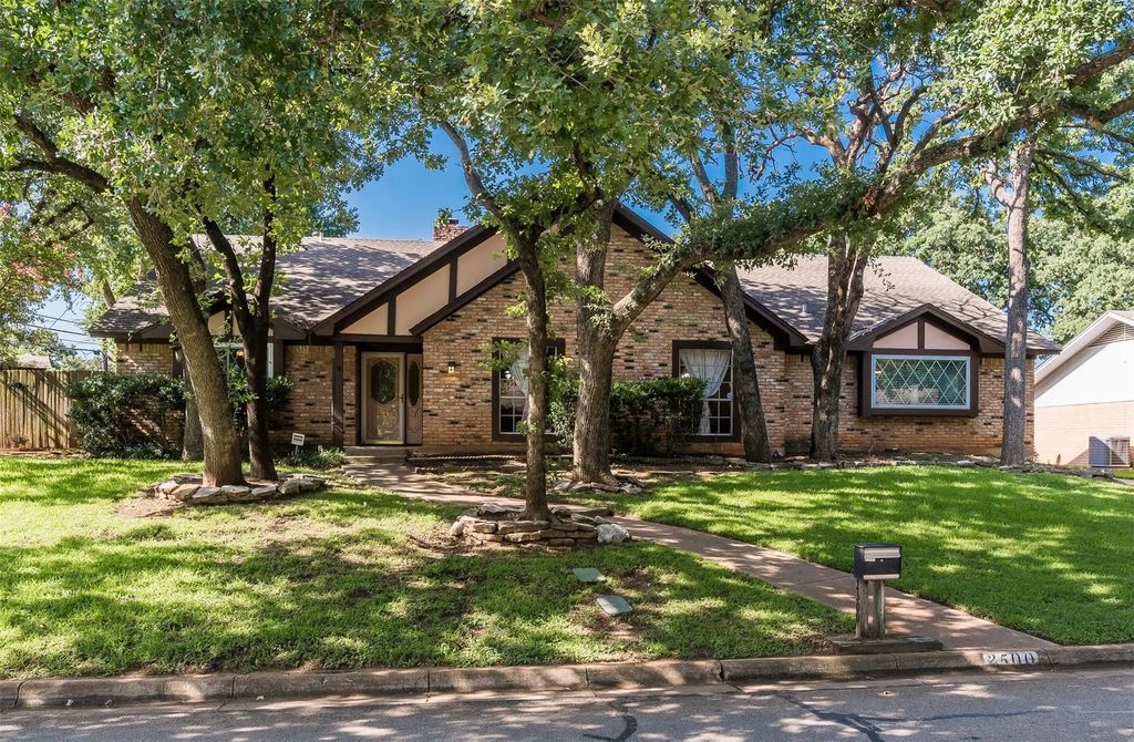 2500 High Oak Drive, Arlington