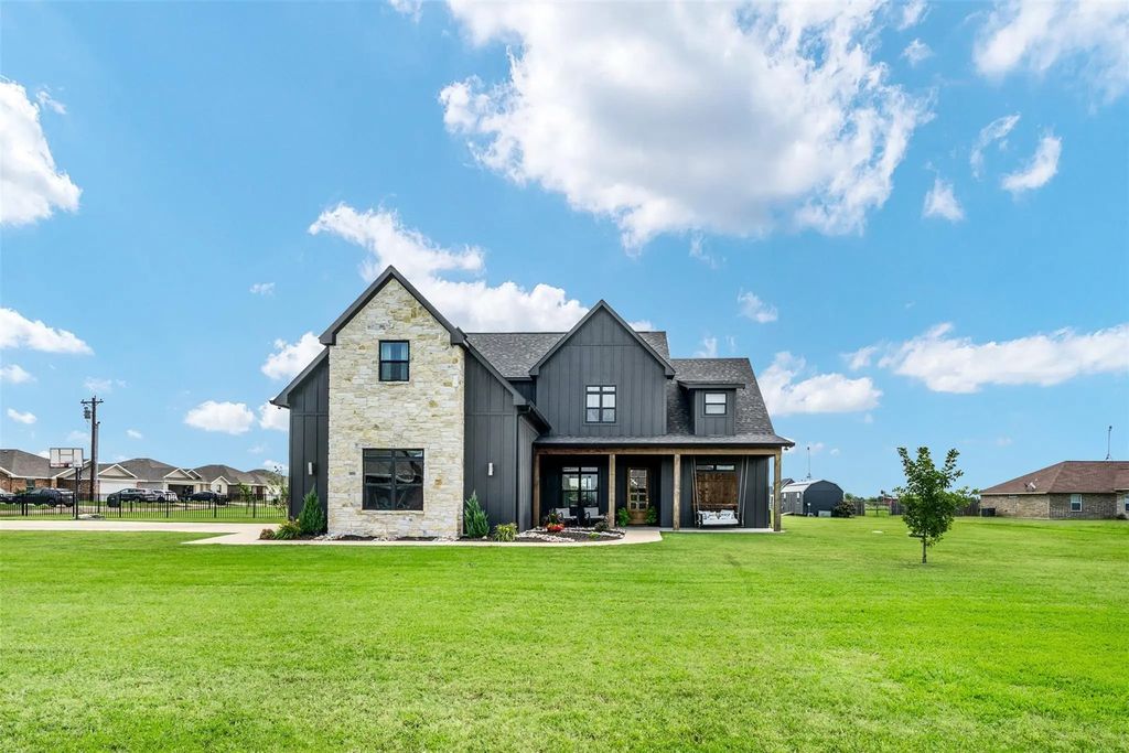 18404 County Road 4001, Mabank