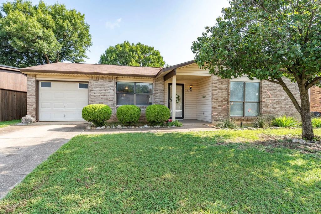 3736 Longmeadow Way, Fort Worth