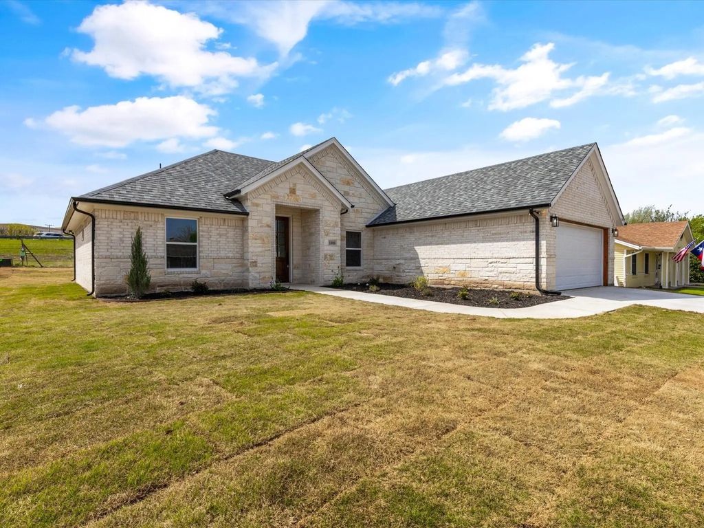 1309 Walters Drive, Granbury