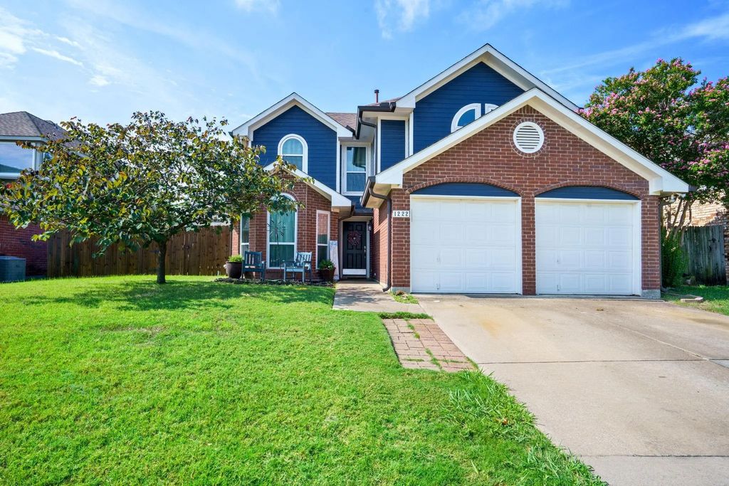 1222 Falling Water Drive, Lewisville