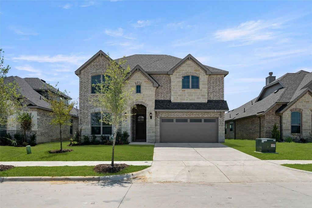466 Red Maple Drive, Waxahachie